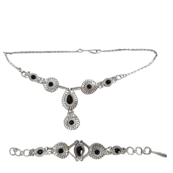Jewelry - Vintage wire wrap necklace and bracelet